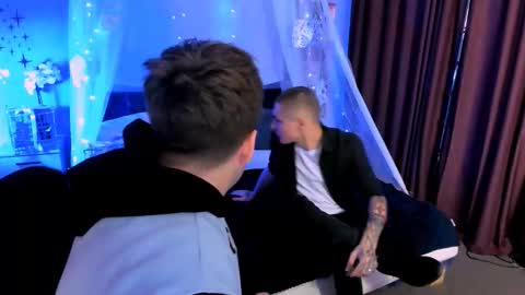 thomas_crow online show from 12-23-25, 11:08