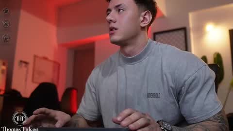 Thomas Falcon online show from 02-10-25, 01:35