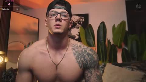 Snapshot of thomas_falcon1 chatting on 01-08-26, 01:19 Thomas Falcon online show from 01-08-26, 01:19