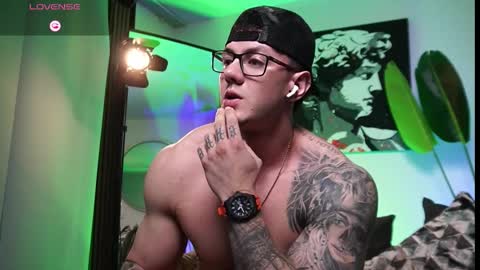 Snapshot of thomas_falcon1 chatting on 02-11-26, 01:43 Thomas Falcon online show from 02-11-26, 01:43