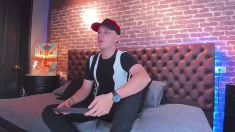 ---Thomas--- online show from 02-20-25, 04:18