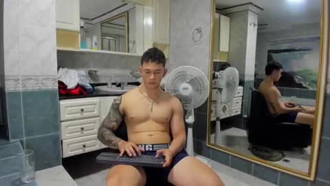 Snapshot of thomas_moon_ chatting on 09-13-25, 01:11 Thomas online show from 09-13-25, 01:11