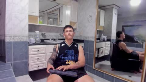 Snapshot of thomas_moon_ chatting on 09-18-25, 12:29 Thomas online show from 09-18-25, 12:29