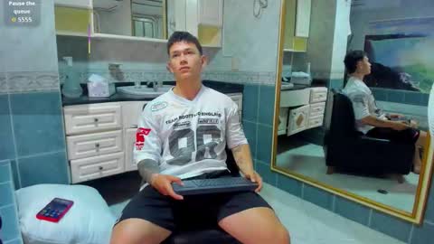 Snapshot of thomas_moon_ chatting on 09-30-25, 11:26 Thomas online show from 09-30-25, 11:26