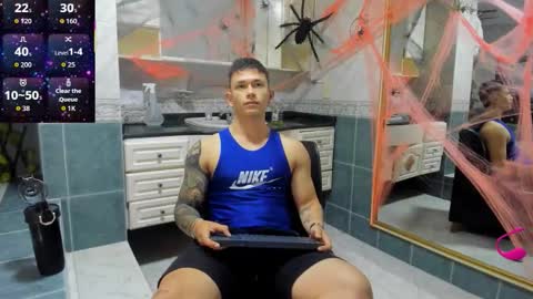Snapshot of thomas_moon_ chatting on 10-09-25, 12:03 Thomas online show from 10-09-25, 12:03