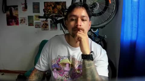 Snapshot of thomas_rol chatting on 11-24-25, 04:40 Thomas online show from 11-24-25, 04:40