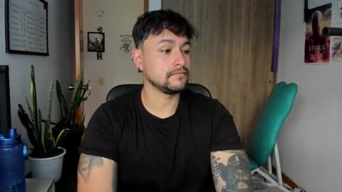 Snapshot of thomas_rol chatting on 12-02-25, 05:41 Thomas online show from 12-02-25, 05:41