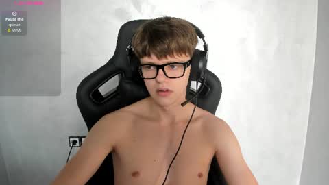 Snapshot of thomas_shelbivip chatting on 07-24-26, 04:05 Tomas online show from 07-24-26, 04:05