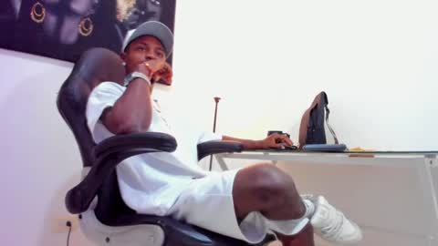 Thomas online show from 02-22-25, 01:44