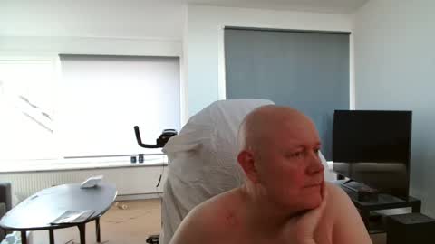 thomash32 online show from 09-12-25, 04:40