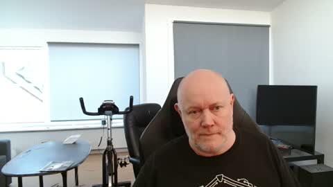 thomash32 online show from 09-23-25, 08:06