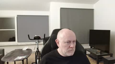 thomash32 online show from 09-27-25, 08:58