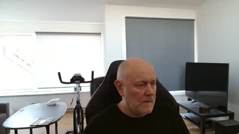 thomash32 online show from 09-28-25, 11:26