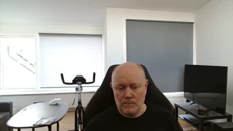 thomash32 online show from 10-06-25, 10:02