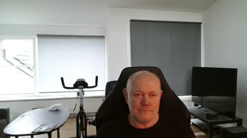 thomash32 online show from 10-08-25, 06:11