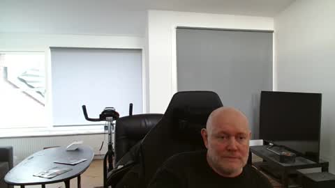 thomash32 online show from 10-16-25, 07:31