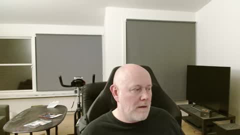 thomash32 online show from 10-16-25, 08:54