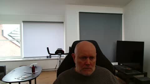 thomash32 online show from 10-20-25, 09:43