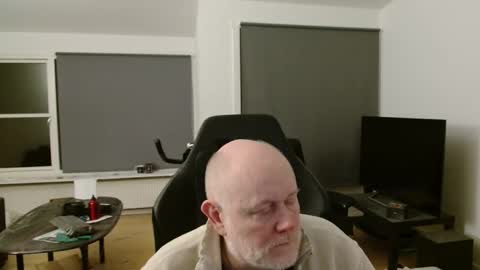 thomash32 online show from 11-14-25, 10:18