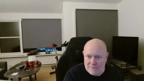 thomash32 online show from 12-14-25, 06:23