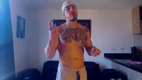 Snapshot of thomashoward31 chatting on 01-23-25, 01:45 Thomas online show from 01-23-25, 01:45