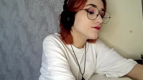 Snapshot of thomasvicknair chatting on 12-03-25, 11:41 Lina online show from 12-03-25, 11:41