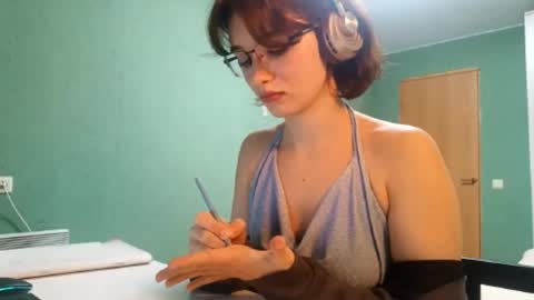 Snapshot of thorashortle chatting on 10-25-25, 02:35 Grace online show from 10-25-25, 02:35
