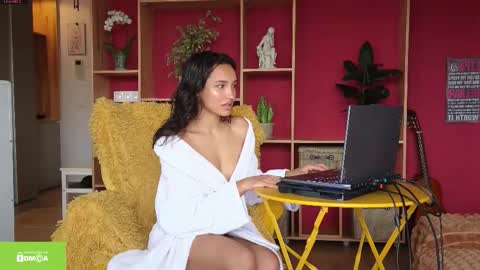 Snapshot of tia_j chatting on 11-10-25, 07:18 tia_j online show from 11-10-25, 07:18