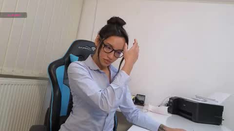 Snapshot of tia_j chatting on 01-19-26, 02:43 tia_j online show from 01-19-26, 02:43