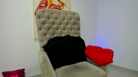 Snapshot of tiago_hannah chatting on 01-11-26, 08:41 carolina online show from 01-11-26, 08:41