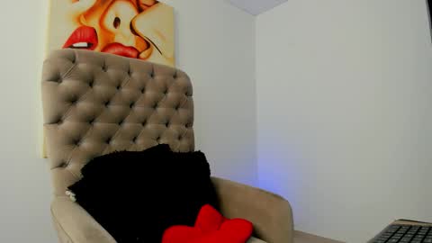 Snapshot of tiago_hannah chatting on 01-12-26, 03:17 carolina online show from 01-12-26, 03:17