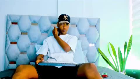 tiago_xxx_ online show from 10-27-25, 09:08