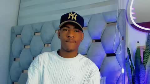 tiago_xxx_ online show from 11-15-25, 04:32