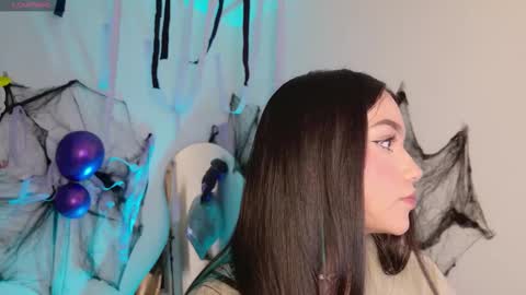 Tiana Le online show from 10-30-25, 11:16