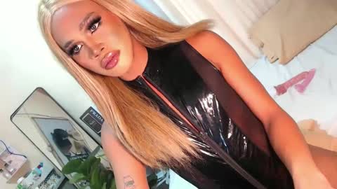 Snapshot of tiara_perezx chatting on 12-16-24, 07:48 Sam online show from 12-16-24, 07:48