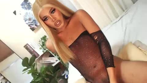 Snapshot of tiara_perezx chatting on 12-21-24, 08:18 Sam online show from 12-21-24, 08:18