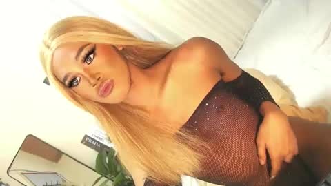 Snapshot of tiara_perezx chatting on 12-28-24, 02:01 Sam online show from 12-28-24, 02:01
