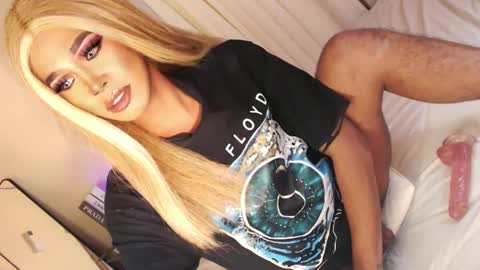 Snapshot of tiara_perezx chatting on 01-10-25, 09:23 Sam online show from 01-10-25, 09:23