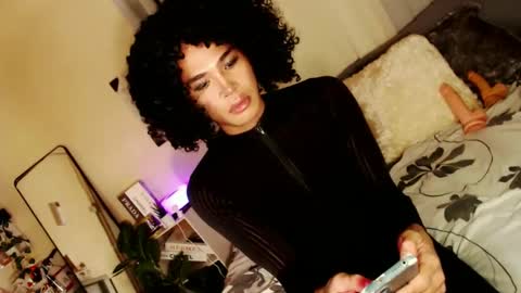 Snapshot of tiara_perezx chatting on 02-05-25, 09:46 Sam online show from 02-05-25, 09:46