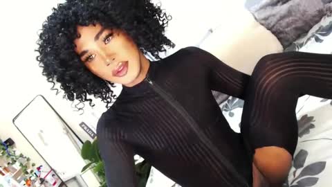 Snapshot of tiara_perezx chatting on 02-07-25, 03:12 Sam online show from 02-07-25, 03:12