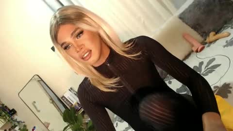 Snapshot of tiara_perezx chatting on 02-20-25, 05:44 Sam online show from 02-20-25, 05:44