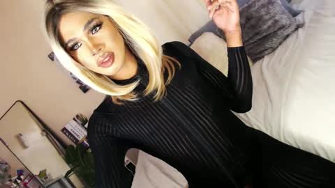 Snapshot of tiara_perezx chatting on 02-26-25, 05:42 Sam online show from 02-26-25, 05:42