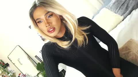 Snapshot of tiara_perezx chatting on 02-27-25, 05:34 Sam online show from 02-27-25, 05:34