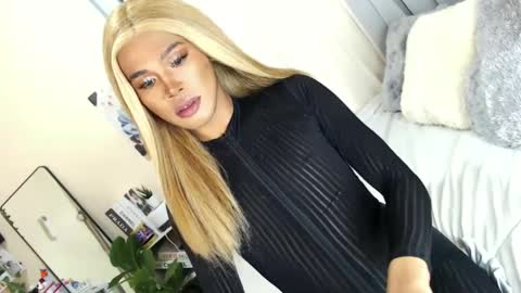 Snapshot of tiara_perezx chatting on 03-05-25, 03:29 Sam online show from 03-05-25, 03:29
