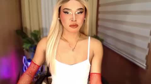 Snapshot of tiara_perezx chatting on 09-20-25, 06:42 Sam online show from 09-20-25, 06:42