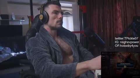 Snapshot of tickle_my_pickle07 chatting on 03-04-25, 06:15 tickle_my_pickle07 online show from 03-04-25, 06:15