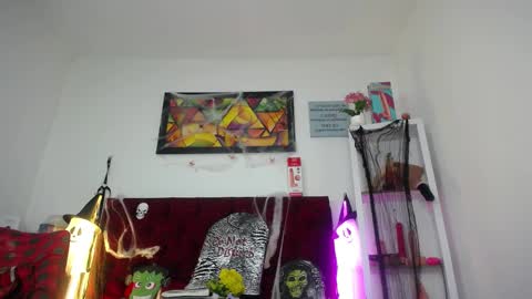 Tifanny Nails  online show from 10-30-25, 01:01