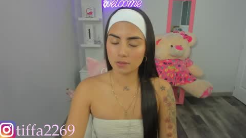 Snapshot of tifany_tay2 chatting on 01-18-25, 03:42 hey am julietha online show from 01-18-25, 03:42