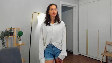 Snapshot of tifanykontos chatting on 11-05-25, 09:04 Emily online show from 11-05-25, 09:04