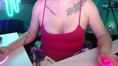 tiff4yew online show from 10-21-25, 04:57